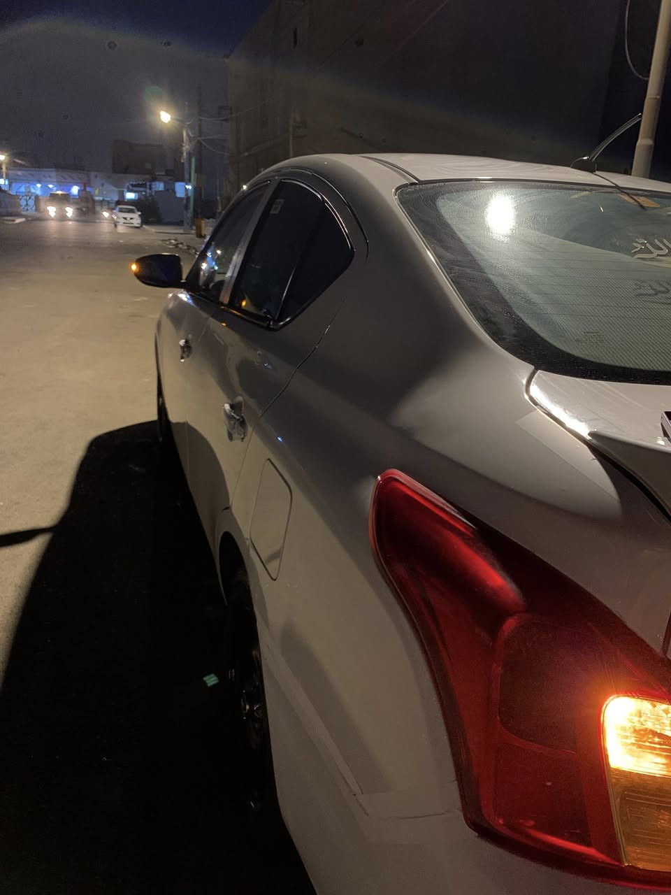 نيسان ٢٤ مصري 

جام كهرباء 

تحكم ستيرن جهتين

بيه باب صبغ وباب مبدل

وطخهً خفيفه بلعرضانيه الخلفيه

سياره ماشيه ٧٣ مكينه كير على وضع شركه كلش مراوس لو بيع 
السعر ١١٥ وبيه مجال 

واتساب ***********
