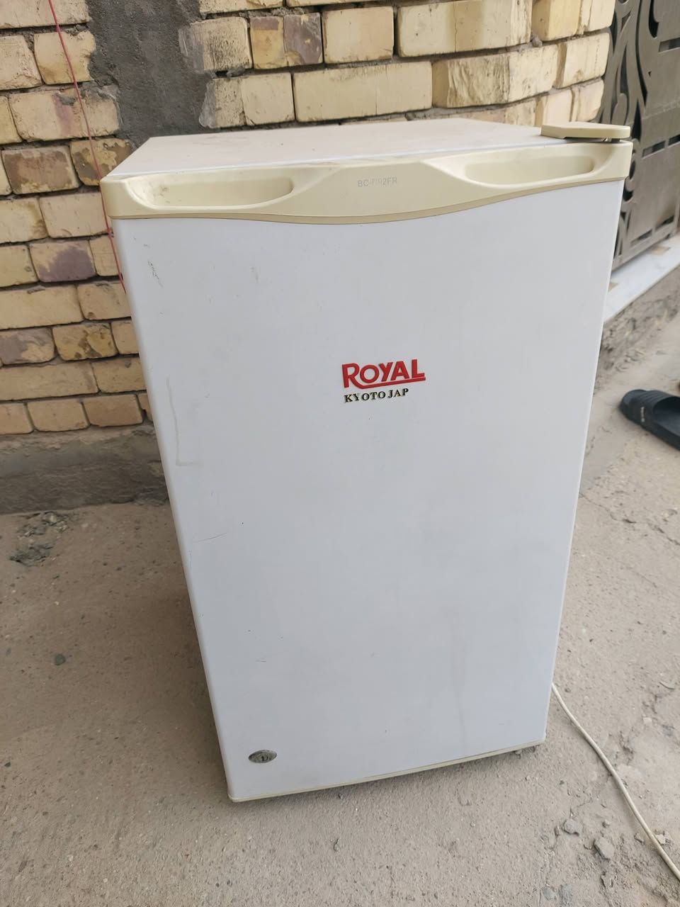 ثلاجه صغيرة نظيفة وشغالة وتبريد مضبوط
السعر 75 الف
***********
