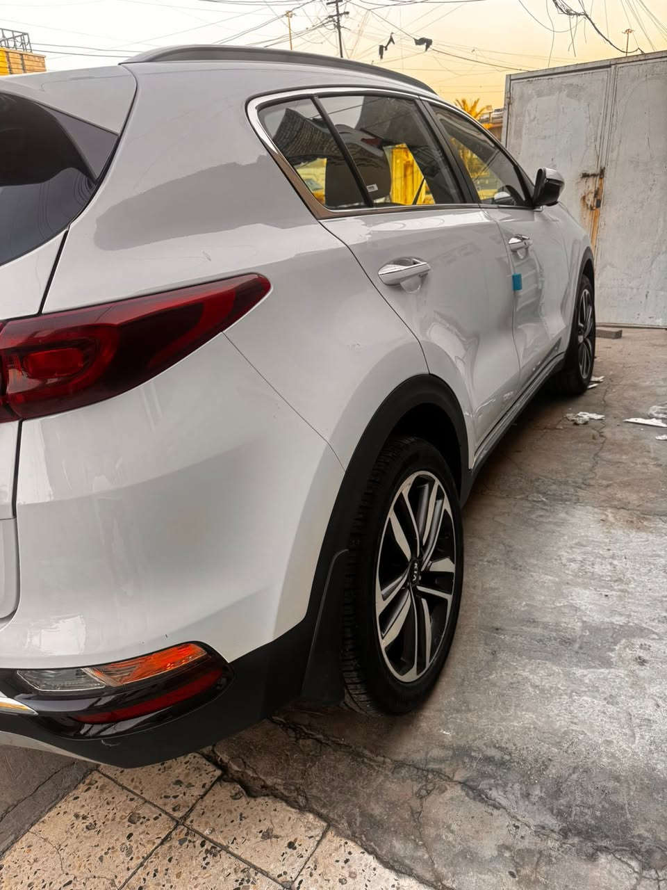 السلام عليكم
📍سبورتج 2021 خليجي فول بدون فتحه 

📍السياره ماشيه 29 كيلو / السياره كلش نضيفه وبوضع الوكاله 

📍فقط صار بيها صبغ ربع الدعاميه الاماميه

📌 وصار بيها كم نقطه حالوب بل مطره الاخيره بل عين مبينه فقط بل سونار تبين 

📍باقي السياره كلشي بي كفاله /

📌رقم بغداد / بااسمي تحويل ثاني يوم 
 
السعر /195

السونار موجود بل منشور 

📞 رقم الهاتف /***********
