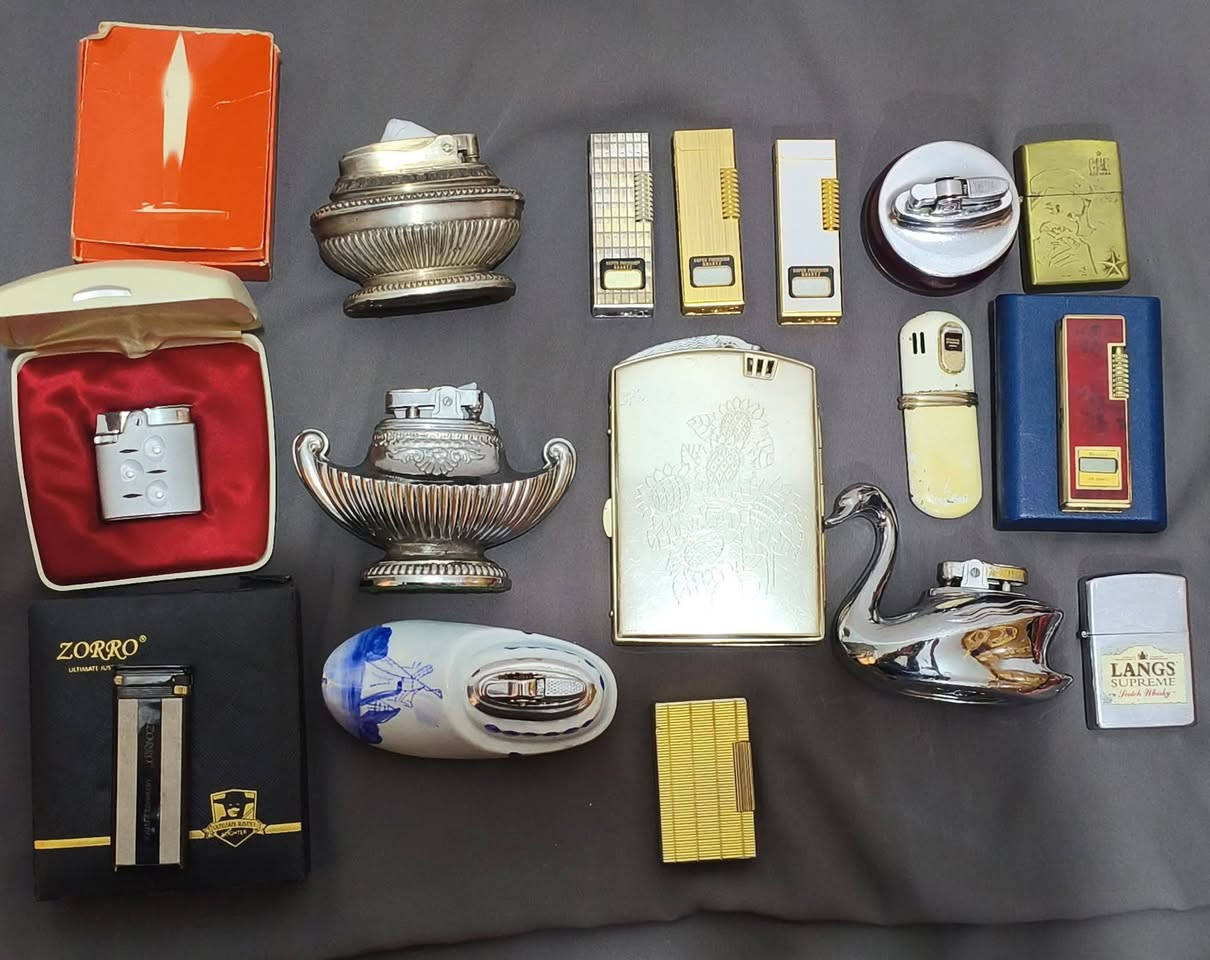 مجموعة. قداحات.  انكليزي  وياباني
غاز وفتيل  جميعهم اصلي نضافة ممتازة


**إذا كنت صاحب هذا الإعلان وتريد حذفه لأي سبب، رجاءا أرسل رسالة إلى الدعم الفني**