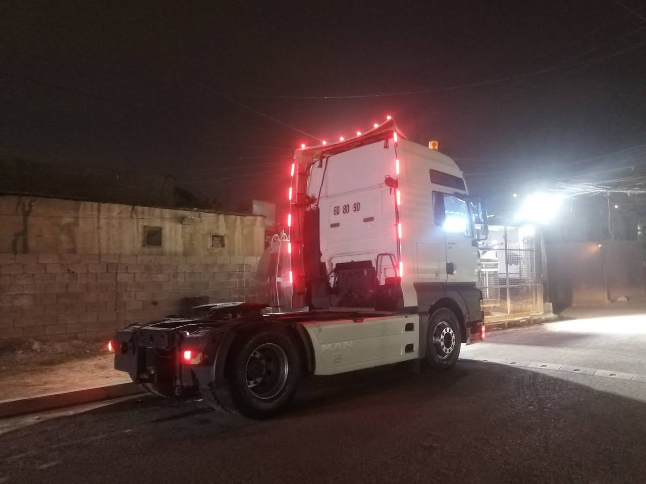 السلام عليكم مان موديل ٢٠١ كير عادي ٤ في ٤ مكينه شاصي مقفولات سنوية صاقطه التصال على هذه الرقم ***********
