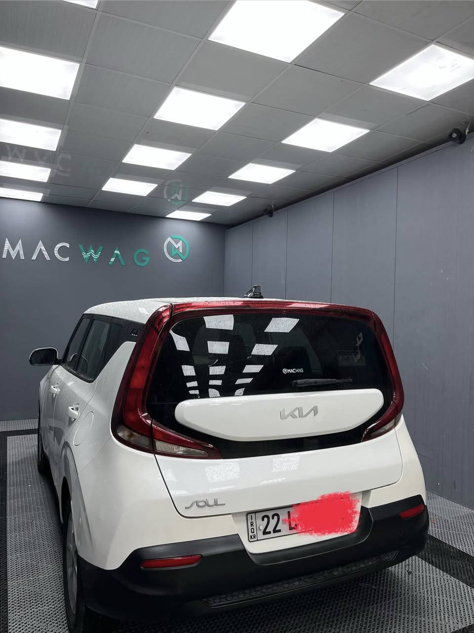 السلام عليكم كيا سول موديل 2022 فئة LX  شكل الجديد KN كلين تاتيل مكفول كفالة عامة من امريكا بدون دواخله كار فاكس مالتيه موجود  بيها فقط بارد بل جاملغ إماميه 10سم و شخوط صغيره جهة السايق  
بدون ايرباك ( يعني الايرباك مطاك ) شاصي / لغد / كير / محرك / حداديه / تبريد كلها مكفولات كفالة عامة بدون لا تبديل قطعة ولا صبغ 
ماشيه 67Km هزه سنويه جديده باسمي  رقم أربيل السيارة ليبل واحد وجدا نظيفه عليها بوليش 
1 - رادارت جانبية 
2- رادارات امامية 
3-رادارت خلفي 
4-تحكم أستيرن  جهتين + كروز كونترول 
5- توقف ذاتي 
6- كاميرا دواره 360 عالية الوضوح
7- شاشة كاربلاي WIFI& CAR PlAY 
8- كير 8نمر اوتو +عادي 
9-نظام أوتو ستوب 
10- إطفاء ذاتي 
11- حجر بيئة 
12- قيادة سبورت عادي (sport)
13- اوتو هولد (Auto Huld)
14- مانع انزلاق 
15-شاشة اعطال بلدشبول 
16- مانع تصادم 
17-قيادة ذاتيه 
18-تحديد مسار 
19- محرك 2000دوش مرغوب 
20- مستشعر وقوف 
21-قماش 
 22- منفذ تايب سي
23-نقطة العمياء 
24- دمام امامي وخلفي 
25-حساس الإطارات 
26-مود درايف 
27-انظمة 3قيادة 
28-اواكس/USB
29- كروس سرعه 
30-مثبت سرعه 
31-شاشة دجتل
32-ويل كب كروم 
السيارة كل ملحقاقتها وياها /ارضيات/كتلوكات/عده / سبير 
العنوان بغداد حي الجامعه ***********
