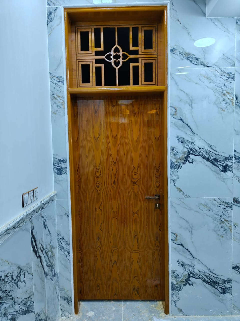 دار للايجار حي النداء طابقين
المساحة 100م يحتوي على ثلاث غرف وصالة عدد 2 ومطبخ واستقبال وصحيات عدد 3 
المكان شارع قنبر قرب مول حكاية 
للاستفسار يرجى الاتصال على الرقم ***********
