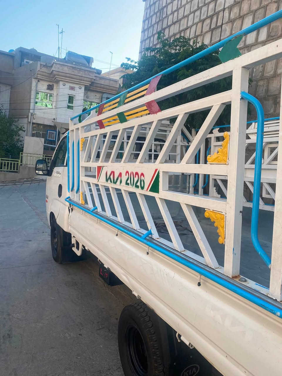 کیا بار مەکینە ڕەشی ٣٠٠٠ سۆپەر مۆدێل ٢٠٠٩ کروە بە ٢٠٢١ سەیارەکە یەکبراوەیە شوێن براوەکانی لەحیم کراوەتەوە بەشەرتی ٤ تەن ماشەڵای لێبێت زۆر جوانە ٦ تایەی تازەی لەسەرە مانگێکە بەستومە تایەی دواوە کراوە بە ١٣ برێکی بەسراوە ئیستۆپی دواوەی بەسراوە کامل مەسرەفە سەیارەکە ٦ گێرە ناوبۆدی لۆکە تازە بەستومە چەمچەی لۆکە                                               
                                      
نرخ:٦٨ مەحامەلەیەکی برایانە 
***********
