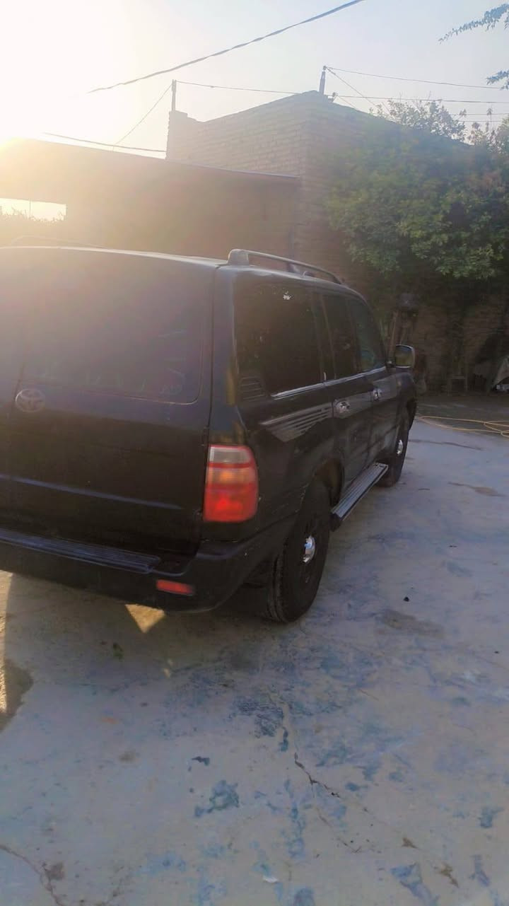 لاندكروز موديل 2004 مال مزاد سياره جديده محرك اوكير تخم تاير باتري سياره جديده سعر ٧٥ رقم***********
