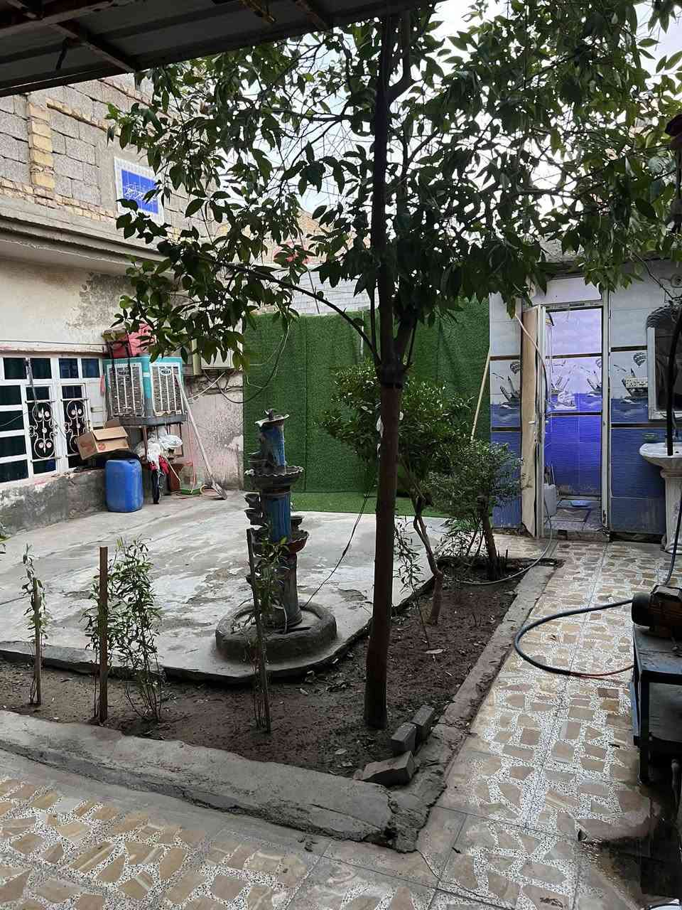 السلام عليكم
دار للبيع مساحة 200 م طابو ملك صرف طابقين ونص واجهة 10 نزال 20 
رقمها 17080
الموقع خدمات مصقط خلف مصور دار الاعراس خلف التجاري 

 القاط الاول :  طابوك يحتوي على كراج وحديقة (حمام خارجي ) واستقبال وهول وغرفة نوم ومطبخ وحمام 

القاط الثاني : بلوك يحتوي على 4 غرف نوم مع مساحة خارجية مع حمام 

القاط الثالث غرفة كبيرة

السعر 140

للتواصل ***********
