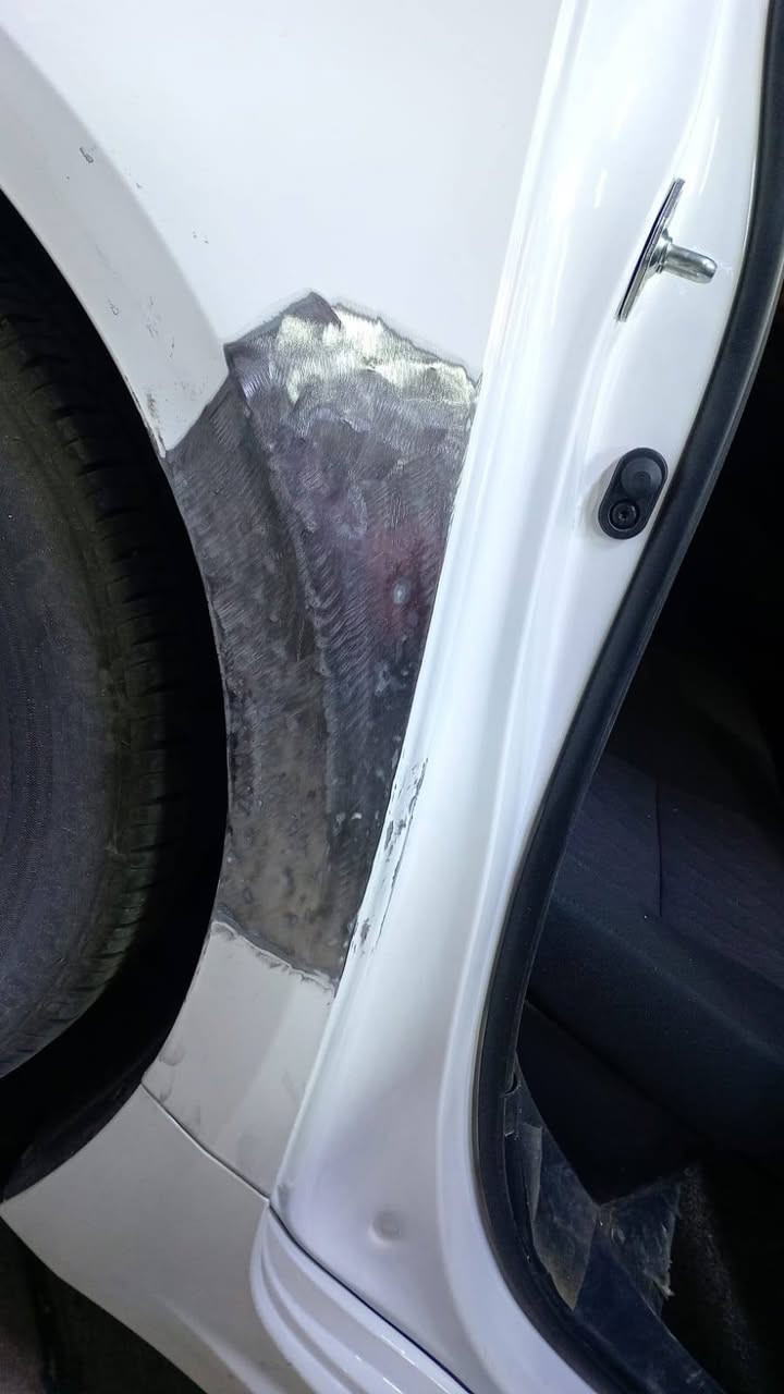 السلام عليكم ورحمة الله وبركاته 
تويوتا كورولا هايبرد الشكل الخليجي
✅ الموديل  2024 
✅ سعة المحرك 1,8L
✅ مرتبط بناقل حركة أوتوماتيكي 
✅ عدد AIR BAG 8
✅ لايت زينون + LED
✅ حجم الاطار 205/55R16 
✅ ويل كب 16
✅ مفتاح التشغيل بصمة
✅ دشبول ديجيتال 
✅ شاشة اصلية
✅ كاميرا دواره 
✅ المقاعد مخمل 
✅ تتسع المقصورة ل 5 ركاب
✅ مثبت السرعة Cruise
✅ تحديد المسار
✅ المودات والأوامر الصوتية
✅ فحص أنظمة السيارة 
✅ حساسات ضغط اطارات 
✅ تبريد شاشة
✅ قطعتين تبريد
✅ هاند بريك بصمة
✅ نظام مانع الانزلاق 
✅ا ISOFIX    ايزو فكس
✅ اوتو هولد Auto Hold 
✅ اشارة في المرايا الجانبية
✅ مخرج منفذ الطاقة
✅ ا  Bluetooth 
✅ تطعيم الدواخل ألمنيوم
✅ أبل كار بلاي CarLife+
السياره حلوه مرتبه عليها عازل حراري أصلي 
السياره بيها طخه بين الباب والجلملغ الخلفي
 شي بسيط جدا موضح بالصورة
بغداد حي العدل
السعر 141
***********
