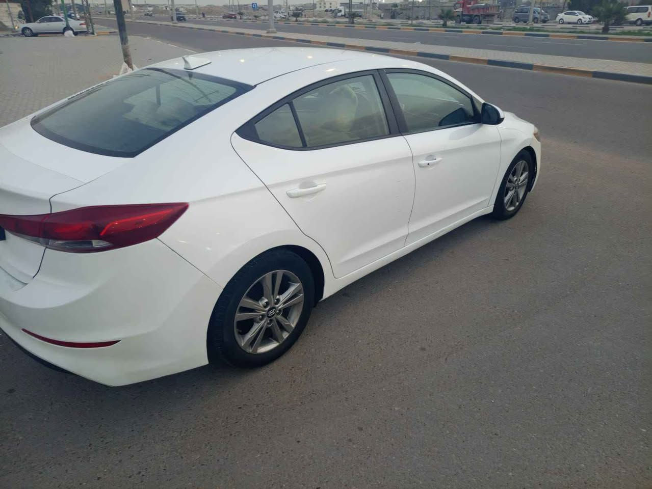 ََ
هونداي النترا موديل 2017 رقم بصرة حره تحويل مباشر سنويه جديده 

وارد امريكي سياره بيها تقرير غرق كفالة من الحادث 

مواصفات معروفه  

كامره دواره 

تحكم استيرن جهتين

لادارات جانبيه 

دواخل لونين 

نضام ايكو 

مانع انزلاق

محرك 2000 دوش مفتوح 

ماشيه 111 الف حقيقي 
مـكــان-ســيارة البصرة 

الــســعر:  115 وبيها مجال 

الاستفسار اكثر 

*********** البصرة, العراق
