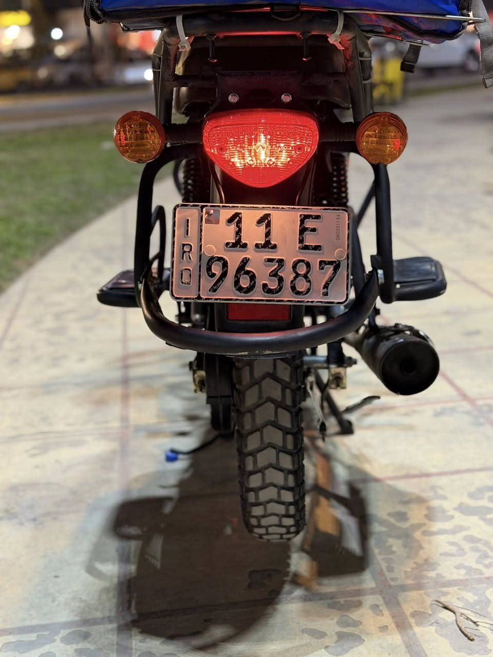 السلام عليكم دراجه دايوان جبلي رقم بغداد بأسمي تحويل ثاني يوم موديل 2023ماشيه17 ألف اي نقص مابيهه دراجه نضيفه قبل 3 اشهر أخذتهه كامله برغي مامفتوح ب محركهه
السعر.   3 مليون بيهه مجال قليل 
مكاني بغداد حي اور 
***********
