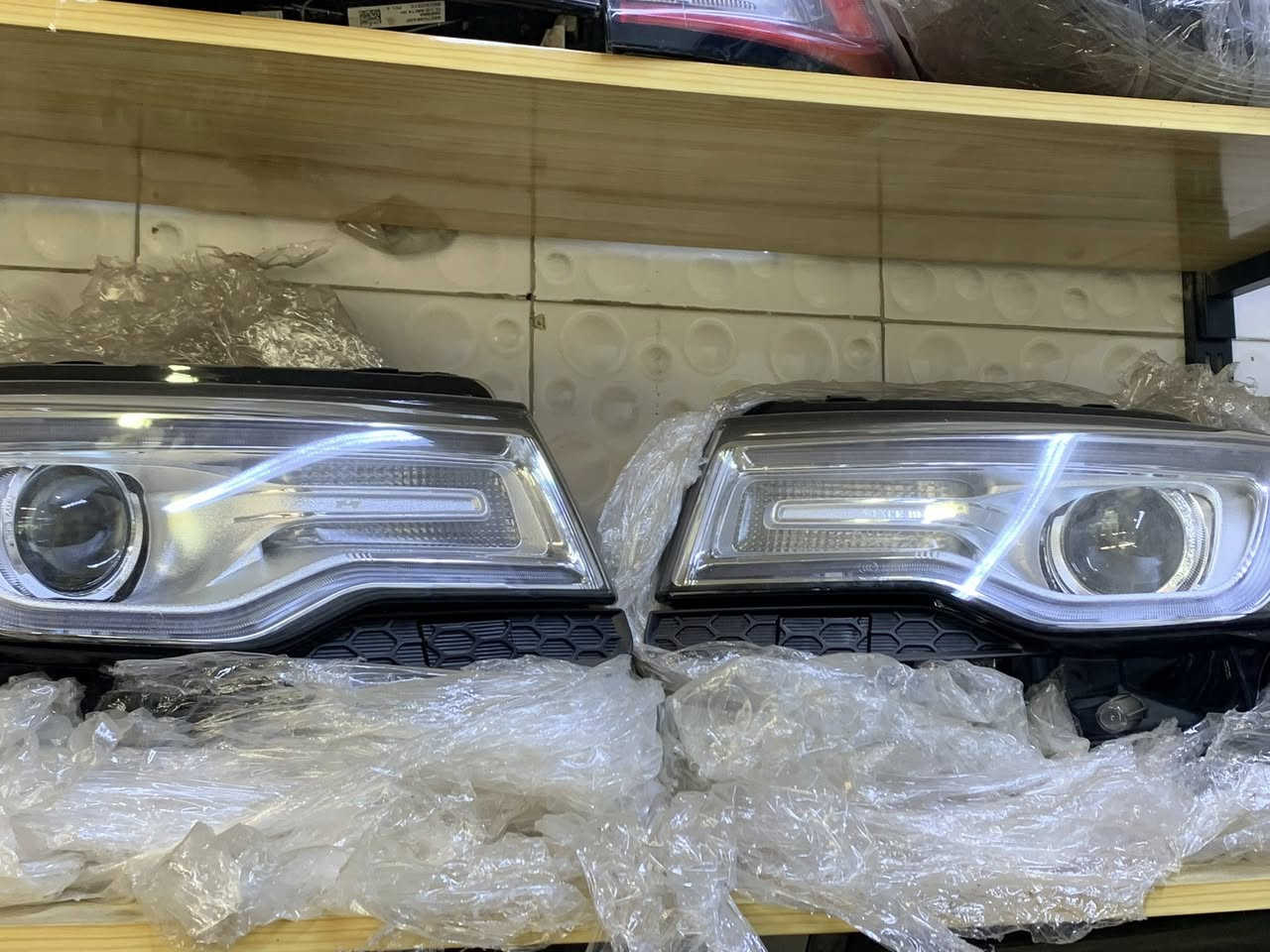 🔥 للبيع لايتات جيب كراند شيروكي 2014 - 2022 🔥
✅ LED�✅ تفصيخ بلادي�✅ آخر 3 أزواج متوفرة�✅ داخل أسود�✅ داخل نيكل
⭐️ حالة ممتازة جداً�⭐️ بدون كسر أو شخط�⭐️ نظافة عالية جداً
💰 عرض خاص: سعر الزوج 400 دولار فقط
للاستفسار والمراسلة على الخاص.
***********
الطائي للادوات سيارات جيب دوج كلايسلر
