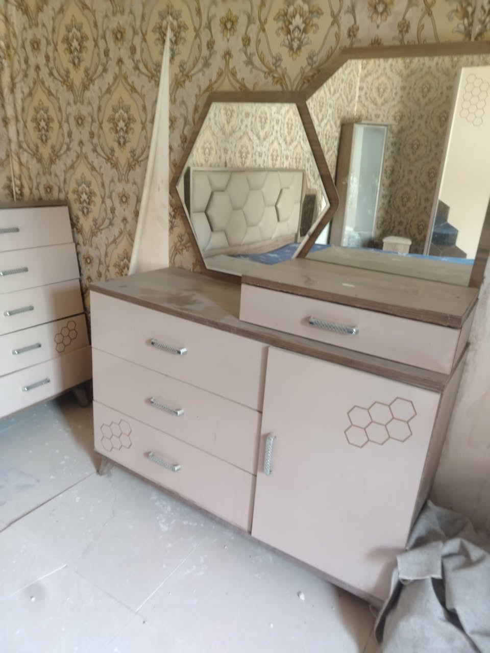 غرفه نوم تركية مستعملة سعرها 300 الف نضيفة وخشنة المكان المشتل منطقة المعسكر


**إذا كنت صاحب هذا الإعلان وتريد حذفه لأي سبب، رجاءا أرسل رسالة إلى الدعم الفني**