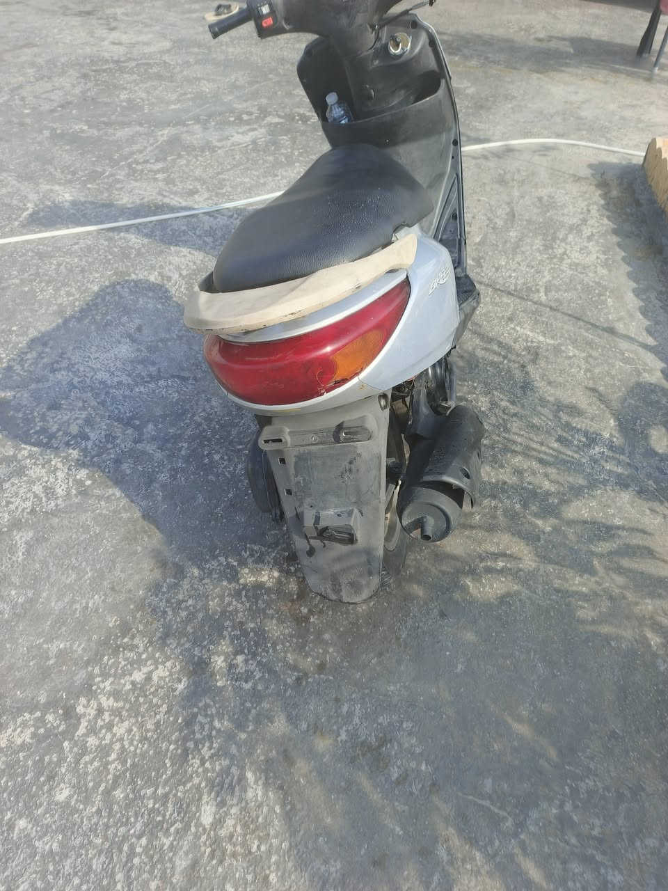 السلام عليكم
بريز للبيع

كلشي شغال بدراجة كهربايات لايت اشاير سلف كله شغال

كفاله من كلشي كفرات بلادي 

نقصها بس ستان تعليك 

عنواني بغداد الشعله 
***********

السعر 475 وبيها مجال انشاءلله
