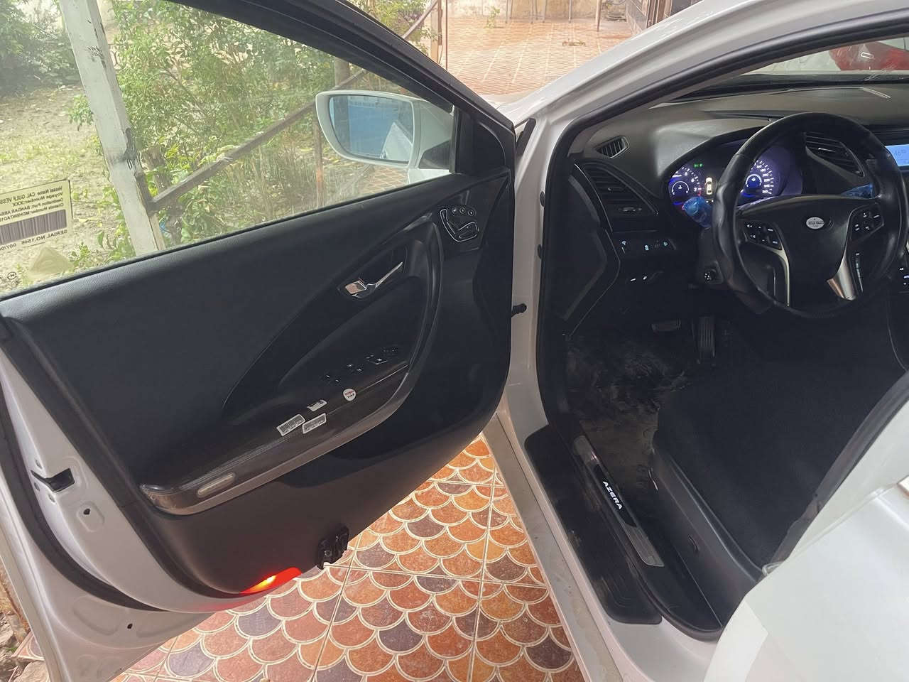 السلام عليكم ازيرا 2014 فول مواصفات 1/1رقم اربيل بأسمي جديد مكفوله كير مكينه صبغ دعمه طخه ماكو فقط قطعه وحده صبغ باب السكن فقط السياره حلوه كلش بيع او مراوس السعر 140 وبيهه مجال للأستفسار *********** مكان السياره ديالى
