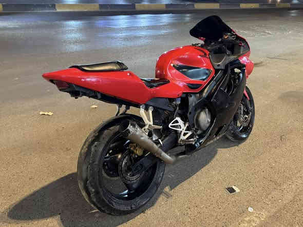 للبيع افوراي 2004  
مكينه مفتوحه 
الدراجه مناقصها كلشي بس دوشمه الكشن 
السعر 18وبيها مجال 
***********
