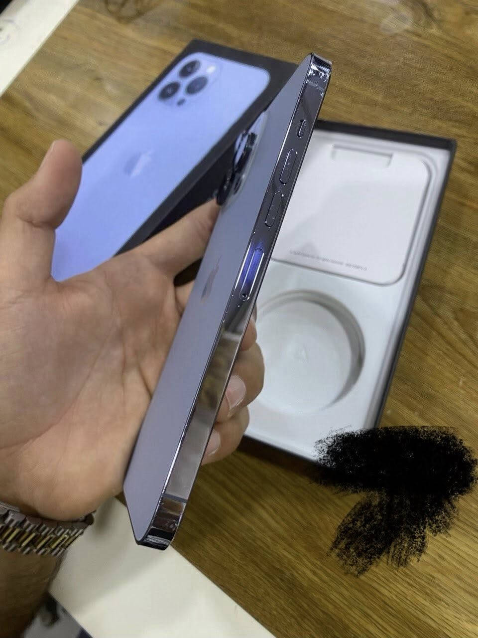 ايفون 13 برو ماكس للبيع
• الجهاز نموذج M امريكي 
• بطاريه 80
• الذاكره 512
الجهاز مبدل شاشه اصليه من الشركه واذا مو من الشركه رجعه تريد تفحص افحص
النضافه والون مثل مموضح بل صور ٪. 100
الجهاز ويا كارتونته والكييل مالته الاصلي مكاني بغداد بياع


**إذا كنت صاحب هذا الإعلان وتريد حذفه لأي سبب، رجاءا أرسل رسالة إلى الدعم الفني**