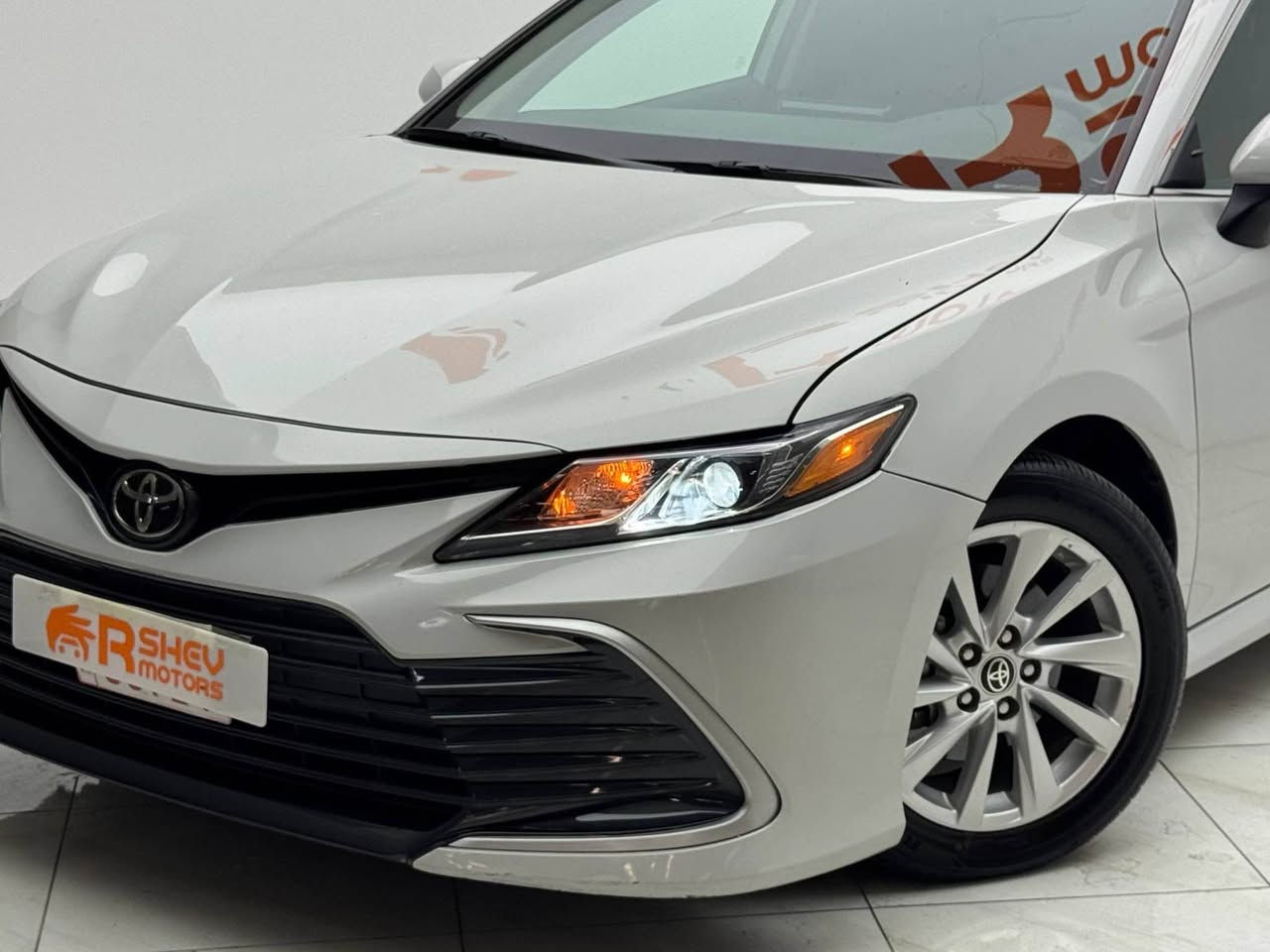 Toyota Camry LE 2024 
تويوتا كامري 2024 LE

مكينة 4 سلندر حجم 2.5 
ماشية 27,000 میل و بحالة ممتازة 

 
ضرر السيارة بنيد و جاملغ و نص باب سايق صبغ ب بدون دواخل نهائياً و بدون ايرباك 
السيارة حلوة و نظيفة مكفولة من كير و محرك وكهربائيات….
السيارة مامرقمة تترقم ارقام شمالية..

ب  سعر (183$) ورقة و بيها مجال للطيبين

مكان السيارة

دهوك -معرض ارشف R-Shev
رقم51 من معارض التيرمينال 

***********
*********** دهوك, العراق

