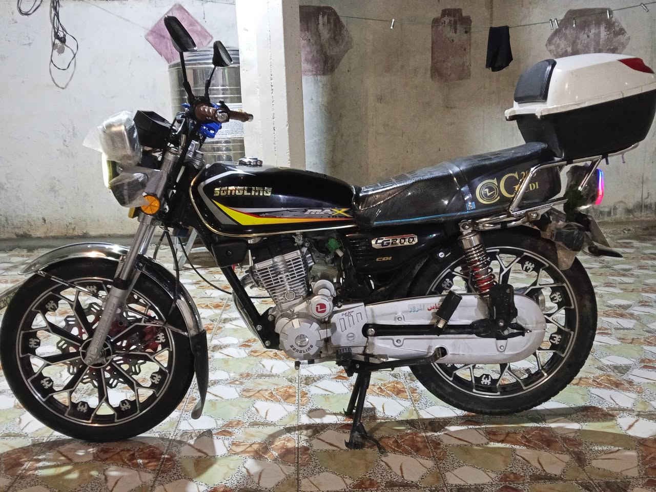 السلام عليكم دراجه البيع سونيك موديل 2025 نضيفه وأوراقها موجوده السعر 900وبي مجال العنوان ديالى منصوريه الشط الرقم ***********
