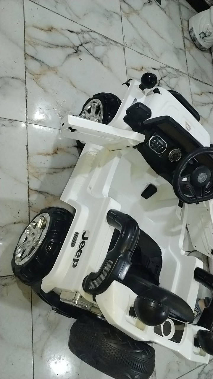 سيارة اطفال شحن جديدة مامستخدمه هواي تشيل ٢ اطفال ***********  ب١٠٠ وبيه مجال
