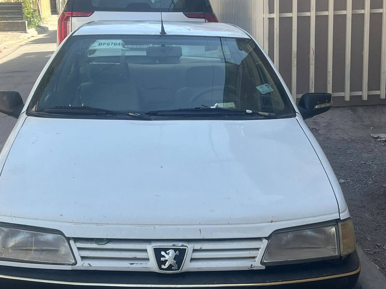 سلام عليكم بيجو روى مديل2007 رقم بغداد بيه بس البنيد مبدل والباقي مكفول لا صبغ ولا ضربه كير محرك مكفوله السعر 25 رقم الهاتف ***********
