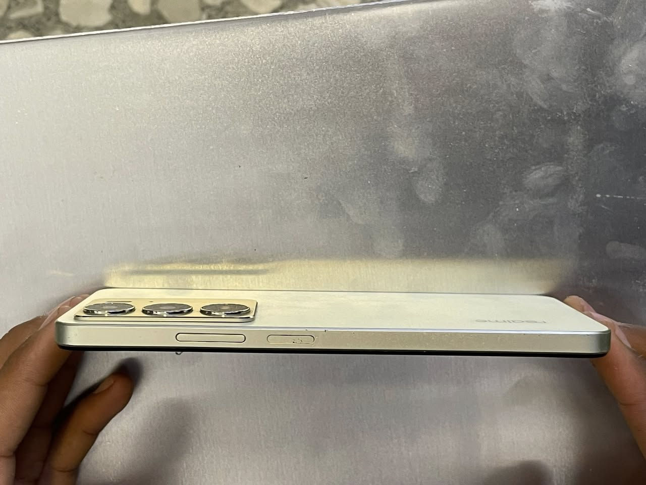 � الموديل: Realme C75
🔹 الرام: 8GB
🔹 الذاكرة الداخلية: 512GB
🔹 المعالج: MediaTek Helio G92 Max ثماني النواة 
🔹 الشاشة: 6.72 إنج FHD+ بدقة 2400×1080 وتردد 90Hz 
🔹 الكاميرا الخلفية: 50 ميكابكسل 
🔹 الكاميرا الأمامية: 8 ميكابكسل 
🔹 البطارية: 6000mAh تدعم شحن سريع 45W 
🔹 النظام: Android 14
🔹 الشحن: Type-C
🔹 يدعم بصمة + Face Unlock
شاحنته وكارتونه وياه الاصليات السعر 225الجهاز حيل جديد مصارلي هواي من اخذته


**إذا كنت صاحب هذا الإعلان وتريد حذفه لأي سبب، رجاءا أرسل رسالة إلى الدعم الفني**