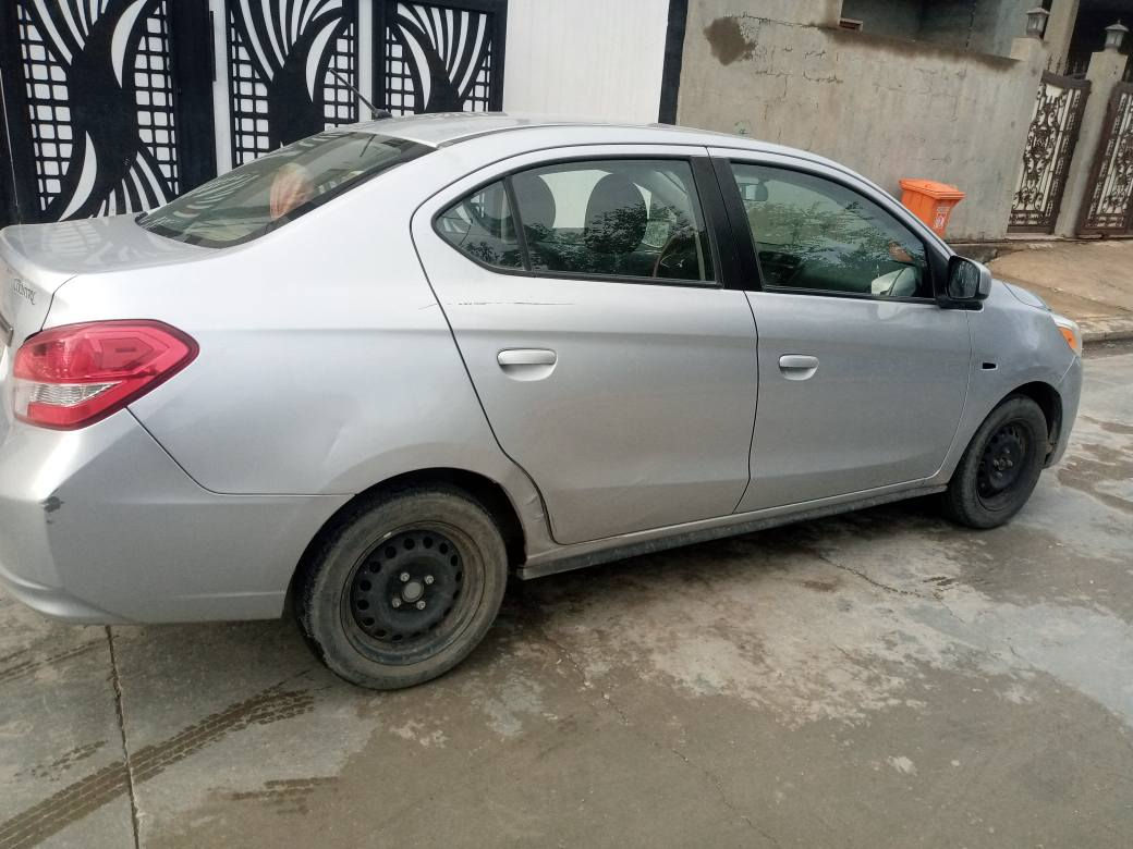 سياره مسيبوشي ميراج 
بيه قطعه واحد بدون دواخل 
سياره موديل 20 بيه دفتر بانزين سنويته لحد 28 سياره مكان كركوك للتواصل موبايل واتساب ***********او *********** سياره للبيع فقط بدون مراوس كركوك, العراق
