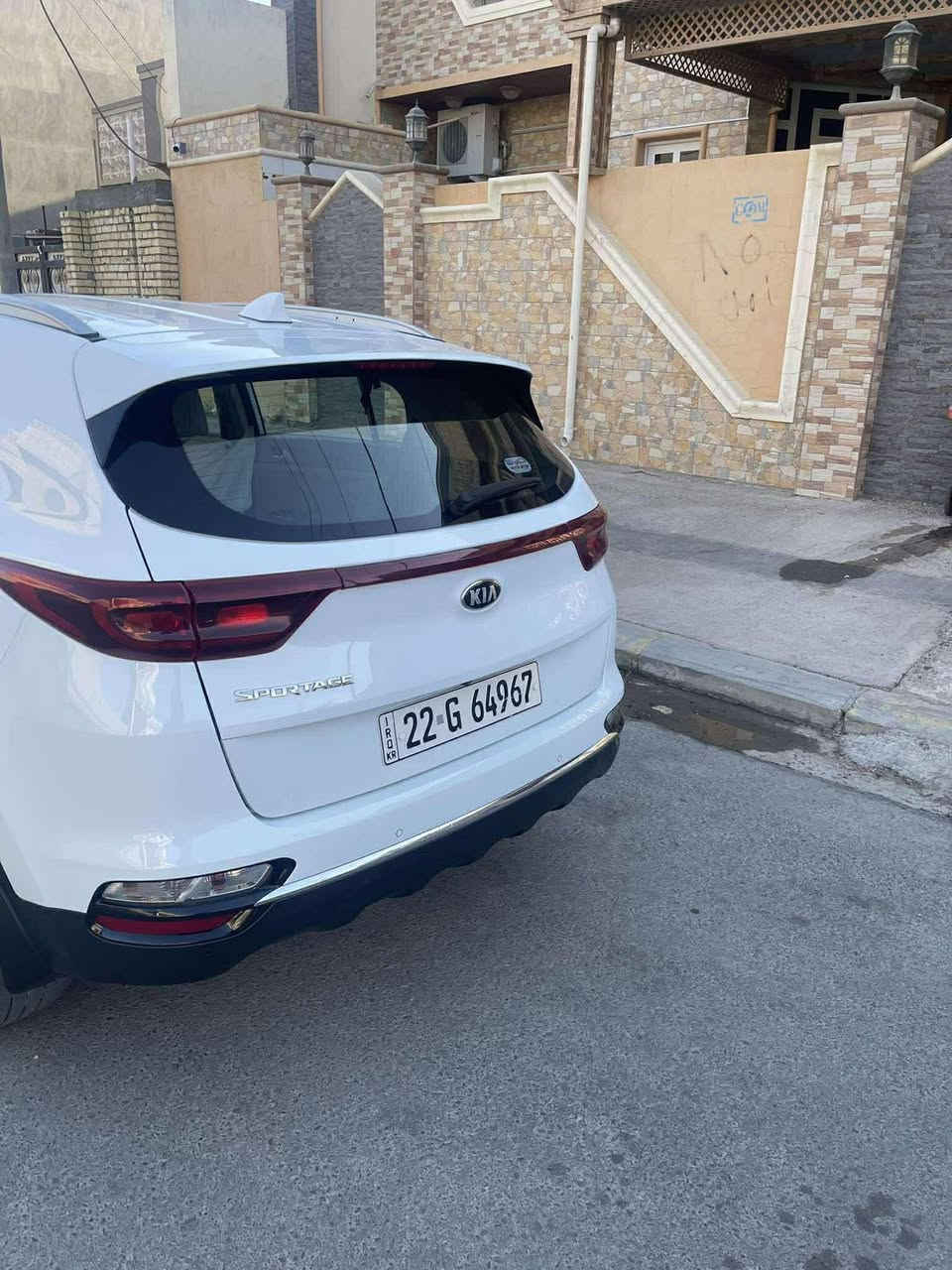 السلام عليكم
سبورتج 2021 للبيع 
مواصفات عاديه 
سويج 
شاشه كار بلاي 
تحكم ستيرن 
كشنات مخمل 
كامره خلفيه
خليجي يوجد بارد في مقدمه البنيد  
تخم تاير جديد سياره ماناقصها شي 
السعر 200 
الرقم : ***********
عنوان السياره الفلوجه
