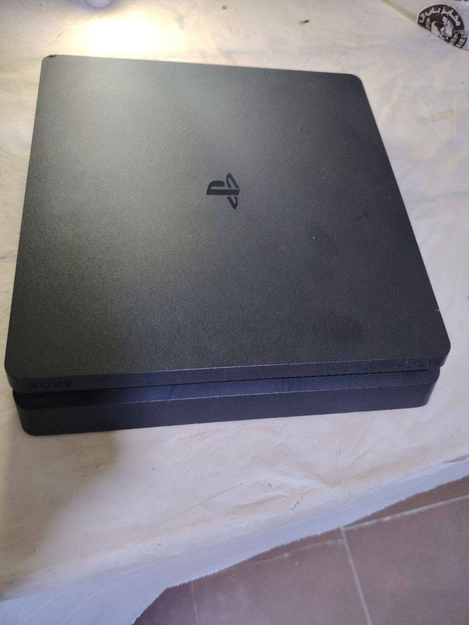 ما داخل تصليح نظيف واحد تيره Playstation 4 slim 
ثنين يدات وقاعده وثلاث اقراص
السعر ٣٧٠ 
للتوصل والستفسار هاذا معرف انستاقرام qasm_1n


**إذا كنت صاحب هذا الإعلان وتريد حذفه لأي سبب، رجاءا أرسل رسالة إلى الدعم الفني**