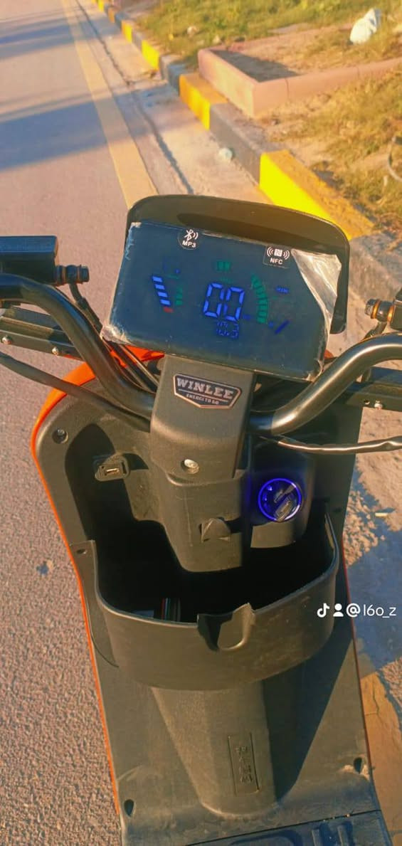 سلام عليكم اخوان دراجة شحن  R11 25 نضيفه  صارله  الشهرين من ماخذينه دراجه مصنع مابيه اي نقص ولا مبدل بيه برقي الشراي يتصل *********** مكاني سفوان البصرة, العراق
