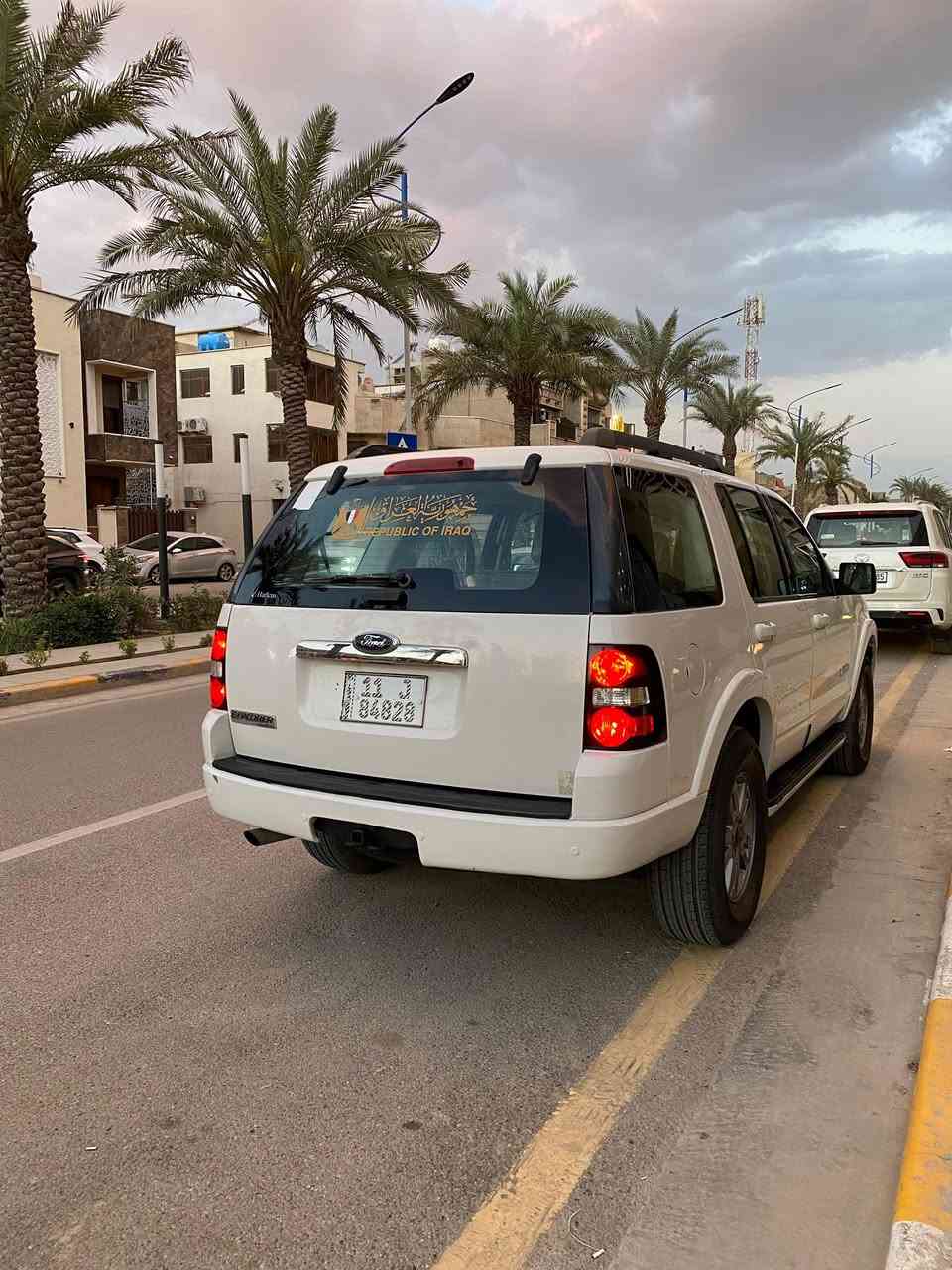 فورد اكسبلور ٢٠٠٨
محرك 4000V6
سيارة جديده ونضيفه ما ناقصها 
رقم بغداد بسمي شخصيا 
مكان السيارة بغداد اليرموك 
السعر 105وبيها مجال 
للتصال ***********
