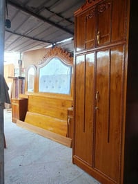 خمس أبواب • عرض ٣م • ارتفاع ٢م٢٠