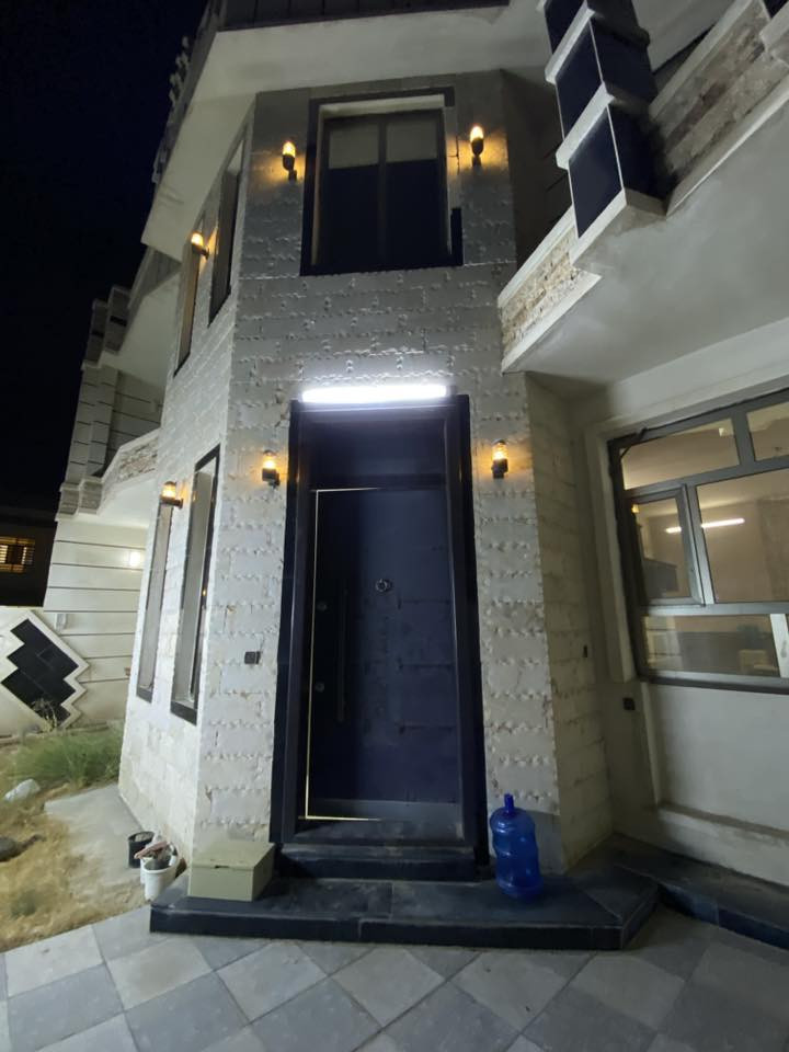 السلام عليكم
دار للايجار المساحه 240 بناء درجه اولى  وبيت جديد 
ارضيه مرمر  يتاجر ك روضه او حضانه او مدرسه اهليه او عياده طبيه او عائله  مكانه حلو مجمع العدل الاول 
للاستفسار  التواصل خاص 
او الاتصال على الرقم  ***********
@إشارة
