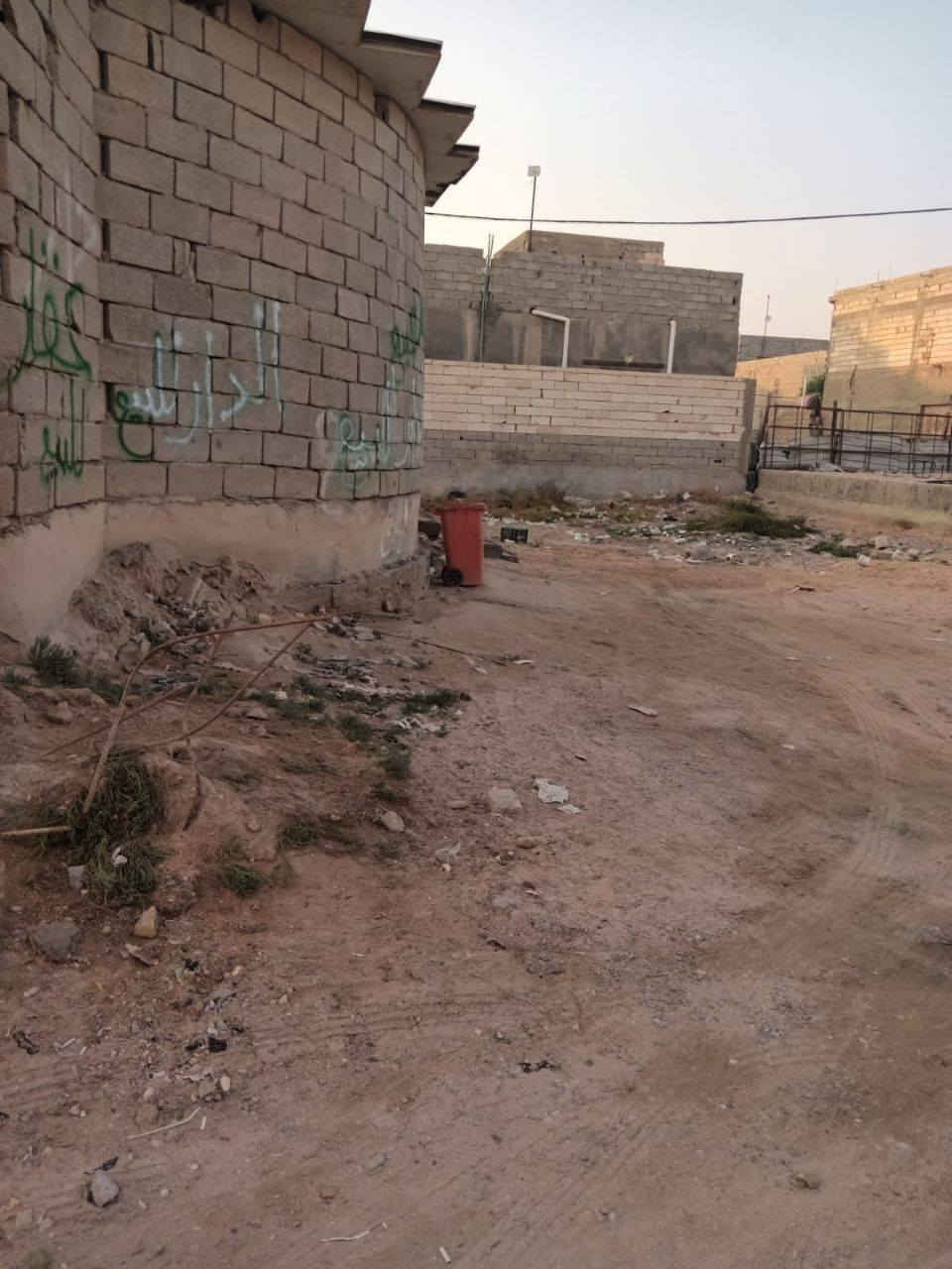 بيع مستعجل قطعة ارض طابو زراعي +بيت صغيره مبني في القطعه
مساحه القطعه 500 متر

خلفه ب 5 امتار نهر جاري
يعني كل المجاري على النهر 

🔴عنوان قضاء ابي الخصيب العوجه خلف مستشفى الصيني يعني بالنزيله 
كلشي قريب عليها سوق ابي الخصيب وسوق العوجه ثنينهم مشي
بالاضافه مستشفى ابي الخصيب تبعد عنها 5 دقايق بالسياره

ومدارس ابتدائية متوسطه اعداديه قريب عليها وحتى روضه اهليه قريبه كلش 
موقعه مميز كلش لان كلشي قريب عليها

🔴رايده 100 وبيها مجال للشراي

🟠ملاحظه: البيت مبني بيها الحوش +غرفه ومطبخ وصحيات
التصميم البيت فله يعني خريطه مشايف مثلها ابد (البيت مكامل فقط هيكل ونصف خريطه)   تريد تكمل عليه اوتفلشه
 هذا شي يرجعلك 

ف سواء قطعه او قطعه وبيت على 100 وبيها مجال للشراي 

🟡للاستفسار مراسلة خاص


**إذا كنت صاحب هذا الإعلان وتريد حذفه لأي سبب، رجاءا أرسل رسالة إلى الدعم الفني**