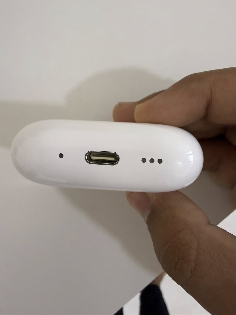 السلام عليكم
سماعه ايربودز برو 3 اخر اصدار نزل من الايربودز اصليه ابل اخت الجديده استعمال جداً قليل بيها مميزات قياس نبضات القلب والترجمه المباشره وحمايه السمع والصوت المكاني والمحيطي واربع انظمه للسمع عزل ضوضاء وشفافيه ومتكيفيه وإيقاف وتحديد الموقع تكدر تحددها في تطبيق الموقع والرد على المكالمات وكل الموصفات موجوده بالصور ضمانها ينتهي بشهر 9 ب 2026 ويجي وياها كيبل الشحن والحافظه جلد زيتوني السماعه اصليه وما بيها اي عطل  بس الكارتونه ما اعرف وينها ضايعه ابيعها بدون كارتونه 
السعر 275 الف وبيها مجال بسيط 
مكاني بغداد المنصور 
للتواصل ***********
