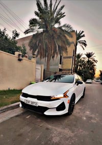 كي فايف K5 موديل 2023 محرك 2500 توربو ‎اللون ابيض  رقم اربيل ✅فول مواص...