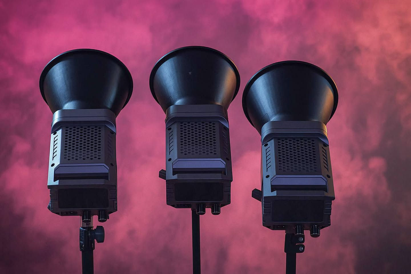 اضاءة فديو مستمرة 100 واط من شركة YSKE 
باي كلر 
شمسي ابيض ثلجي
تحكم كلفن
تحكم بقوة الاضاءة 
شاشة كبيرة 
فانات تبريد عدد ٢ صامت
تحكم تطبيق موبايل
جديد متوفر توصيل  ***********
