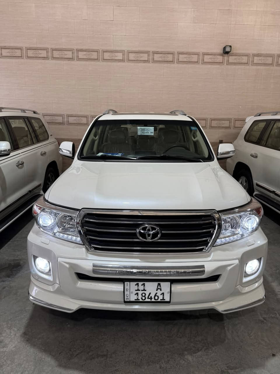 لاندكروز 2013
جديدة كلش مكفولة 
6 سلندر 
كشنات كهرباء 
بصمة 
فتحة سقف 
منضومة لايتات زينون 
جلد 
السيارة جديدة بمعنى الكلمة 

السعر 39 الف 
وبيها مجال 

***********
