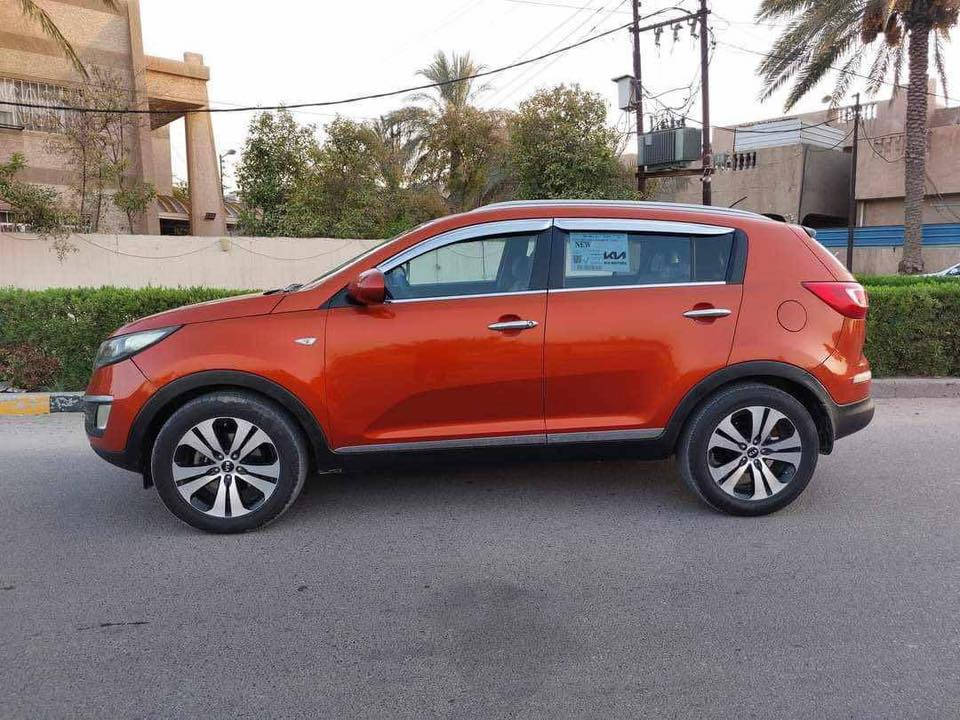 سبورتج ٢٠١٢ خليجي مكفولة
دوش محرك ٢٠٠٠ المرغوب 
مكفولة كفالة عامة من الصبغ والتبديل والضربة بيها فقط شخوط 
ماشية ١١٣
رقم بغداد مشروع وطني سنوية جديدة بأسم بنية
بانوراما 
شاشة كاميرا تايرات  تبريد كله جديد
مكان بغداد الحرية
***********
 السعر143 بيها مجال للشراي
