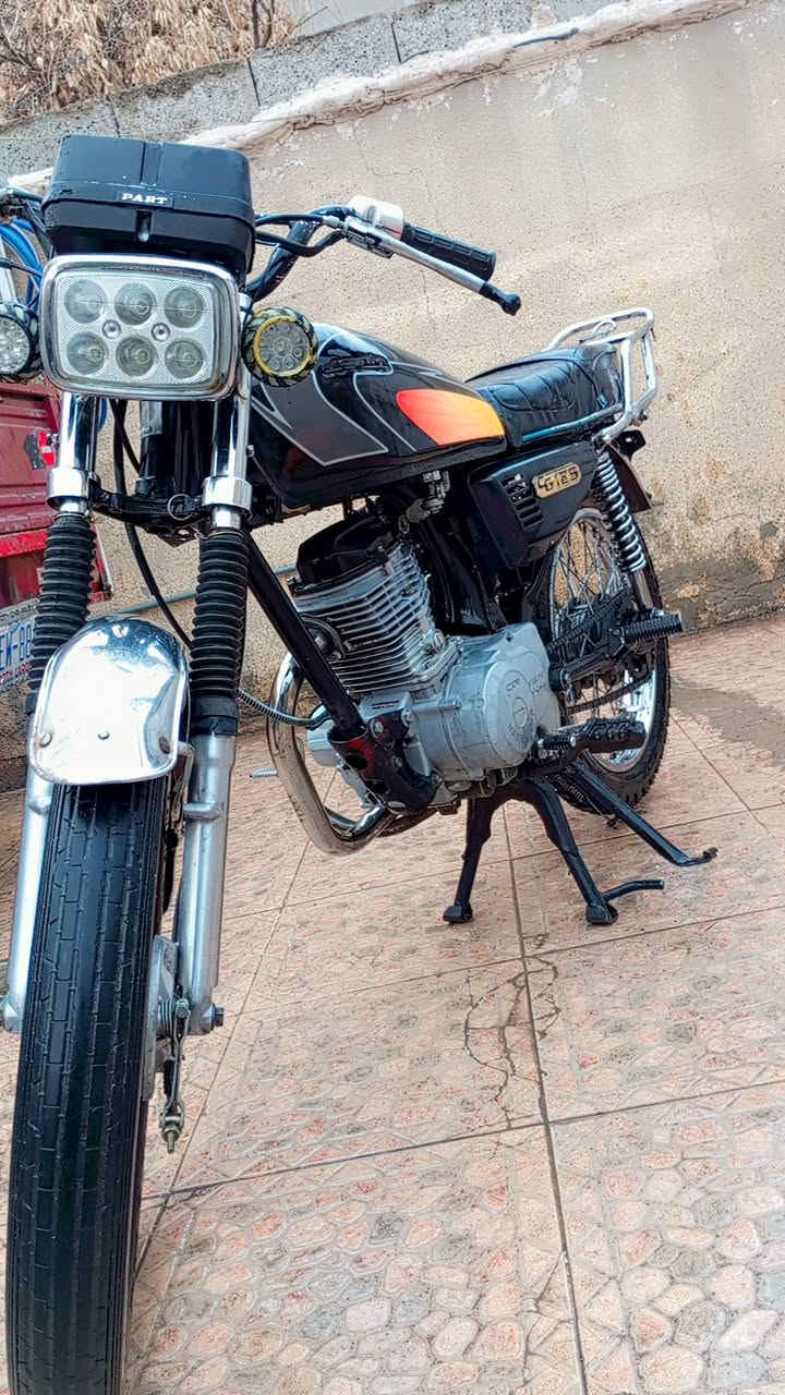 السلام عليكم للبيع دراجه نامي برو محرك بل شرط قطره صوت مابي لا صرف لا بخار كهرباء كامل شغال وكلشي بي جديد وياله مسطره دبلات شغاله السعر 325بي مجال ***********
