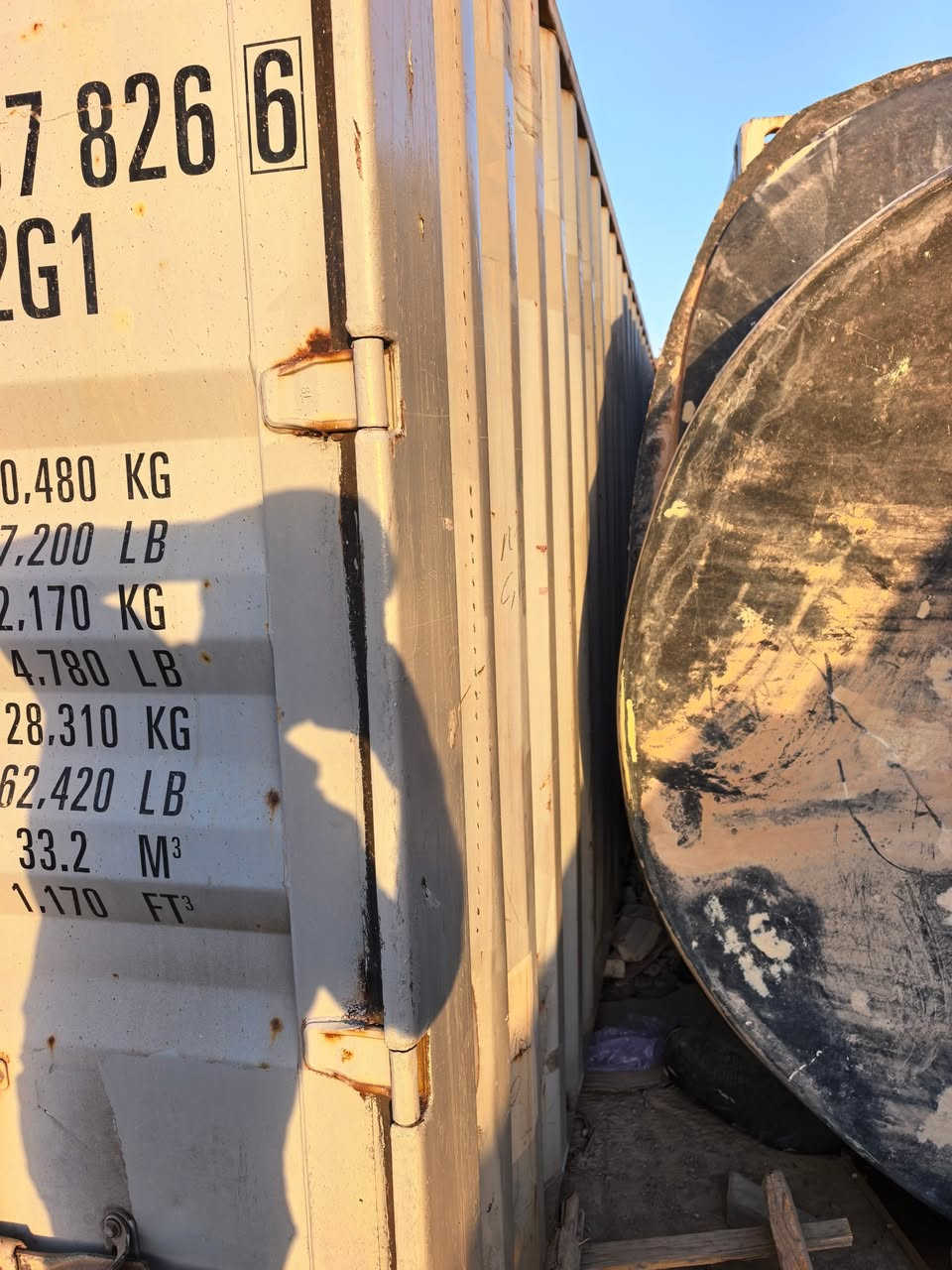 حاويه طول ٦ متر بنظافة أكثر من ٨٥ بالمية اخت الجديده داخل وخارج رصاصي جديد لوك  عنوانا نجف الاشرف الاستفسار *********** 🧿🧿🧿
