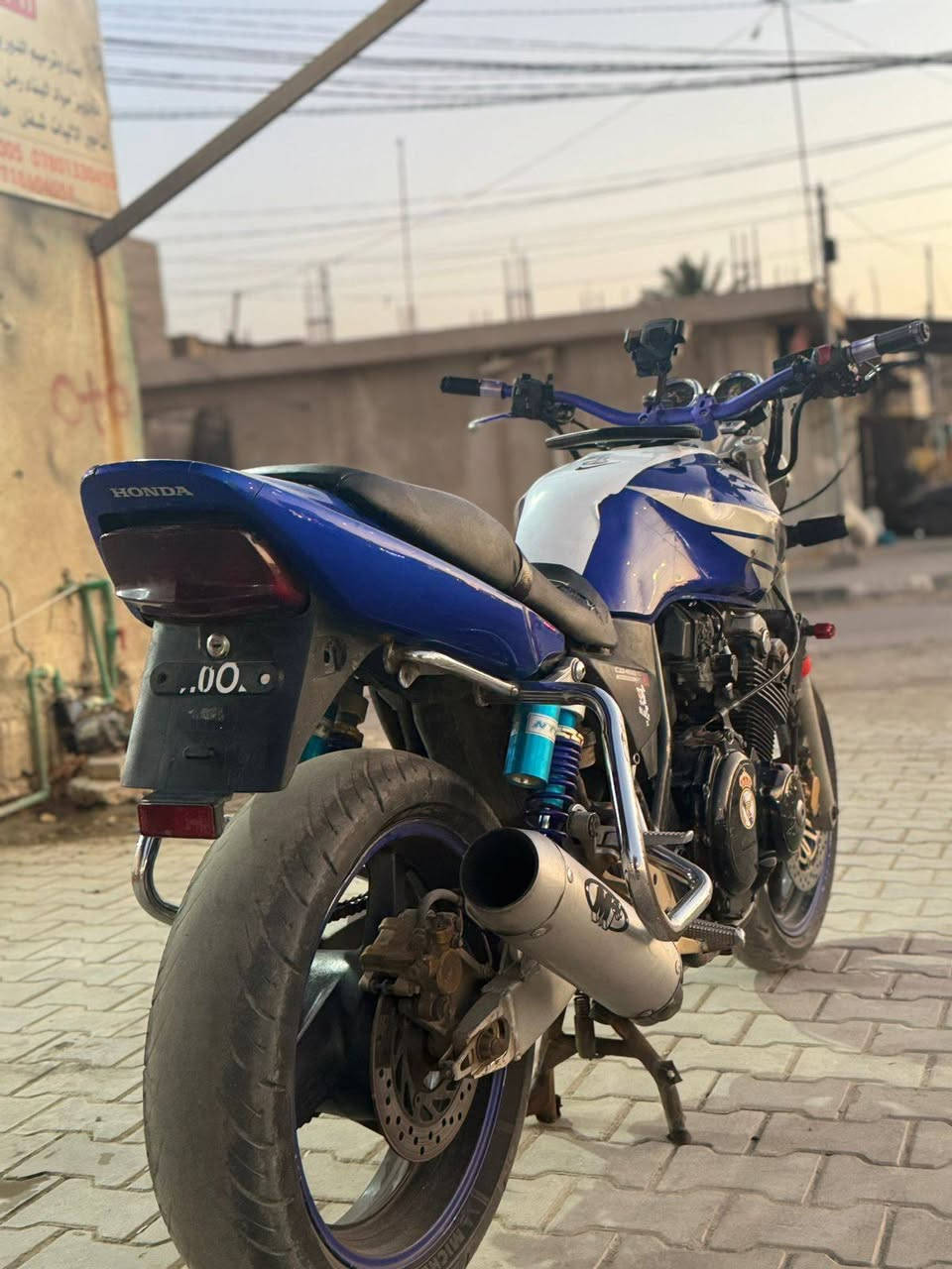 دراجه CB400 جيل الثاني تعليمي
دراجه أوراق اصولي  
دراجه مكينه مفتوحه مره وحده يم ابو رقيه وميحتاج اسولف عن ابو رقيه معروف شنو شغله 
دراجه مديل 2006 
اكزوز رياضي 
بك فاير بيها 
دراجه بيها انطلاقيه كلش حلوه 
1.2.3 بطناش 
تعال افحص اطلع بيها تراي وين ما اعجبك جيك وقتنع 
السعر 1500  وبيها مجال لطيبين
دراجه بيها نواقص بسيطه 
ابيع ع هذا موجود 
مكاني كربلاء 
يم ملعب كربلا جديد 
رقم تلفون ***********
