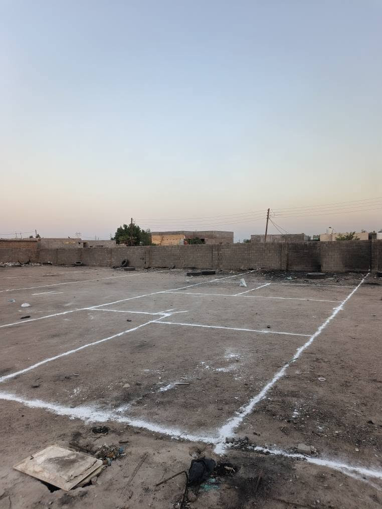 السلام عليكم ورحمة الله وبركاته 
يوجد لدينا قطعه ارض للبيع المساحه 1000 متر 
تريدها كلها او قطعه قطعتين عادي 
ماء وكهرباء وشارع 10 متر عقد زراعي البصره الزبير خلف المعارض السيارات السعر 20 مليون 
رقم الهاتف *********** ابو محمد الزبير, البصرة
