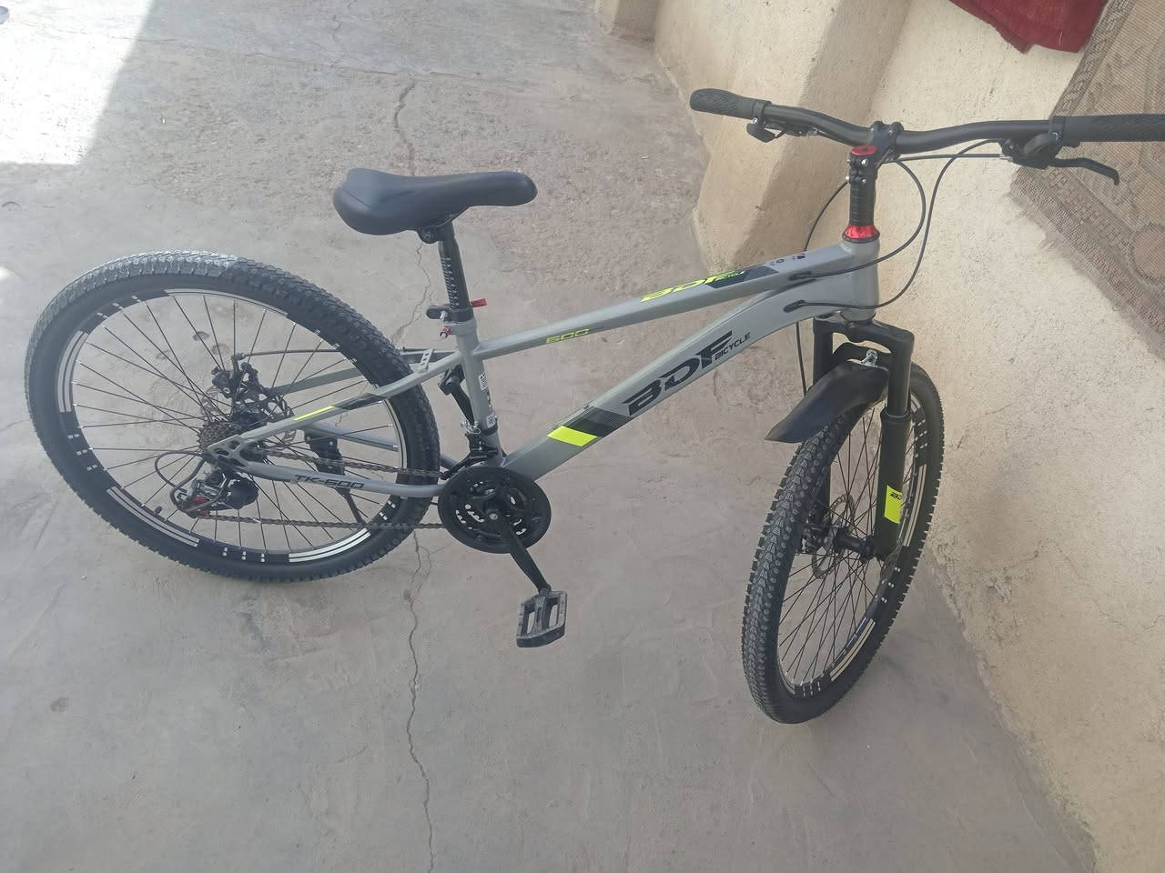 سلام عليكم بيسكل البيع ما مستخدم فقط 3ايام سعر 180وبي مجال ***********
