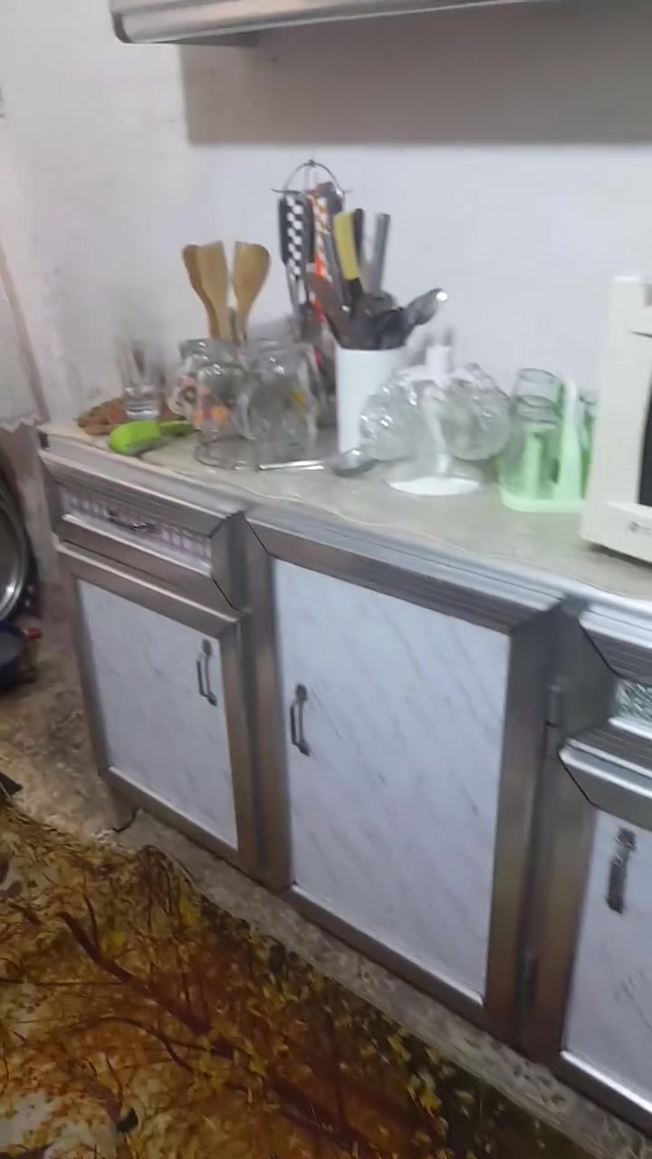 السلامو عليكم ثلاجه بعده بل جيس 20 يوم مستعمله حجم الكبير وكونتر للبيع العنوان شرطه الخمسه قرب دعم اللوجستي سعر خاص ***********
