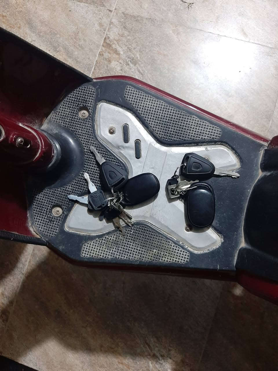 السلام عليكم دراجة شحن للبيع او امراوس حسب القناعة موديل (٢٤) مستحقة تبديل بطاريات كهربائيات شغالات السعر (١٨٥) وبيهه مجال


**إذا كنت صاحب هذا الإعلان وتريد حذفه لأي سبب، رجاءا أرسل رسالة إلى الدعم الفني**