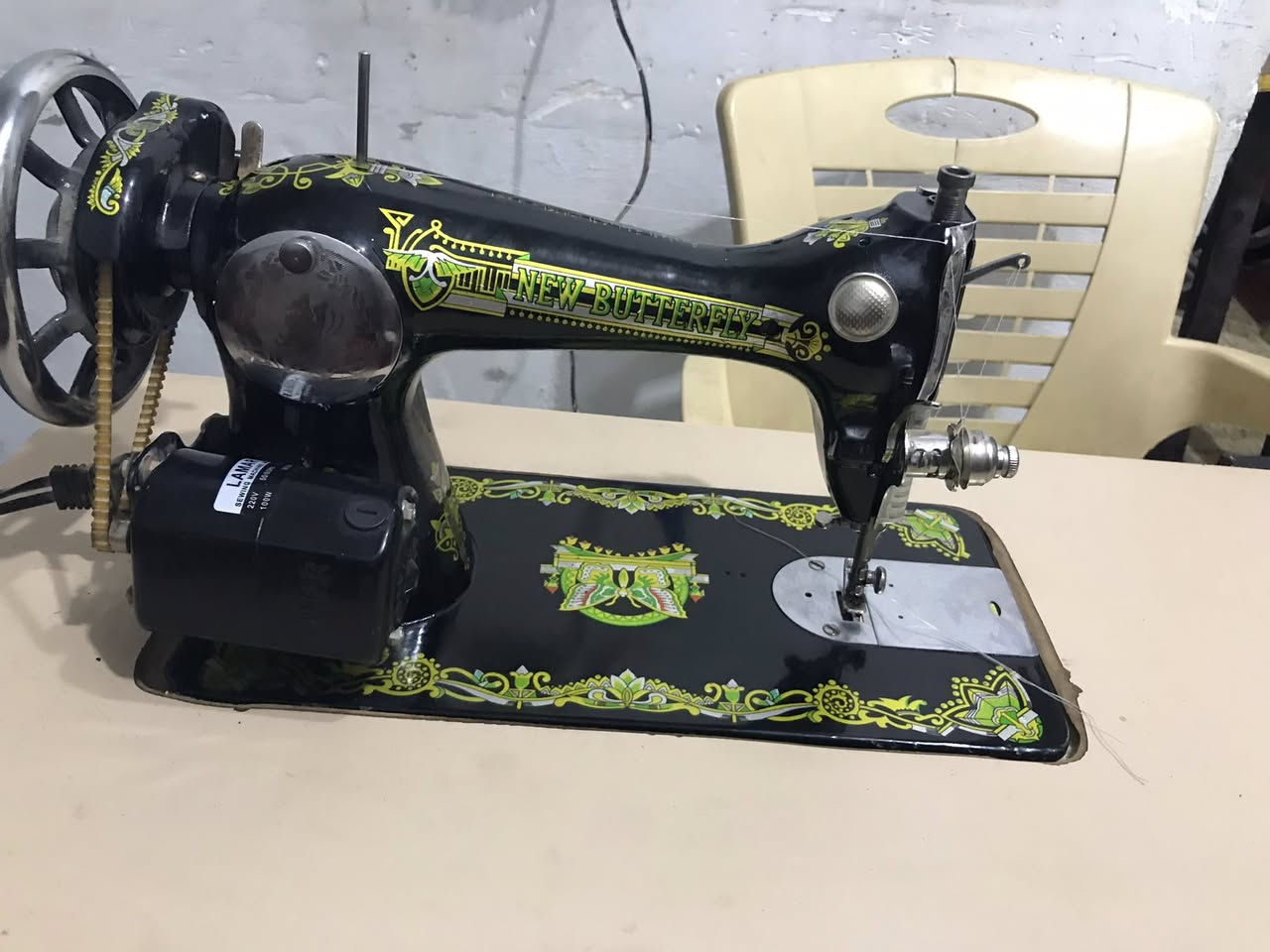 مكينة خياطة اصلية ام الفراشة شغالة على الفحص مكينة وماطور ودواسة وميز السعر ٦٥ المكان نجف حي ميسان ***********
