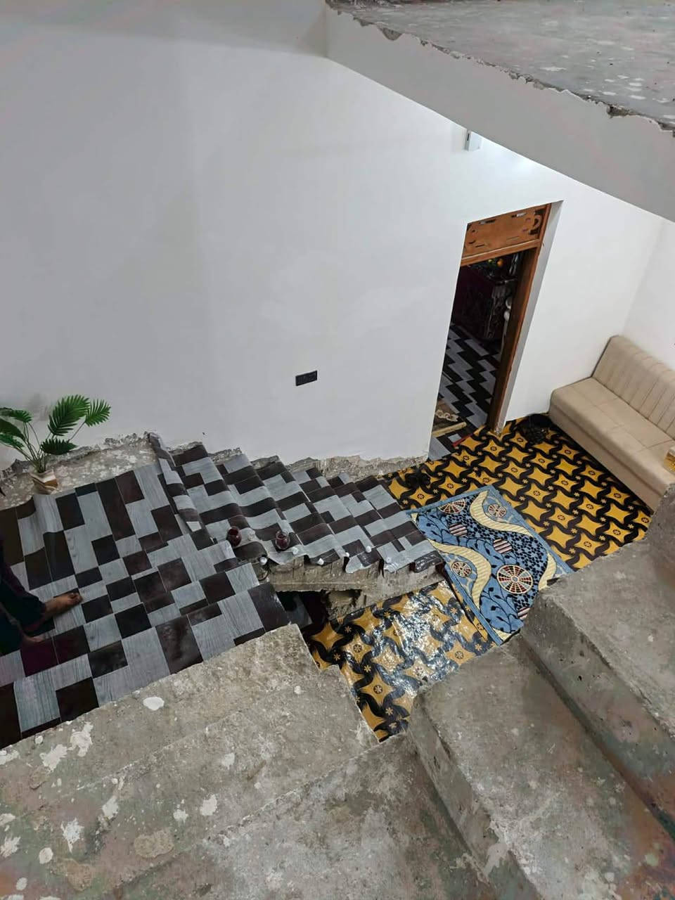 🏡 بيت للبيع – فرصة مميزة 🏡
📍 الموقع: حي الأمين الثالثة 📐 المساحة: 150 متر 🏠 فضلي 100 ✨ شغل درجة أولى وتشطيبات ممتازة 🔹 خدمات كاملة متوفرة 💰 السعر: 55 مليون دينار وبي مجال  قابل للتفاوض
للاستفسار ومعرفة المزيد من التفاصيل، تواصلوا ويانا على الخاص أو الاتصال المباشر.
📞 فرصة مناسبة للسكن أو الاستثمار
***********
