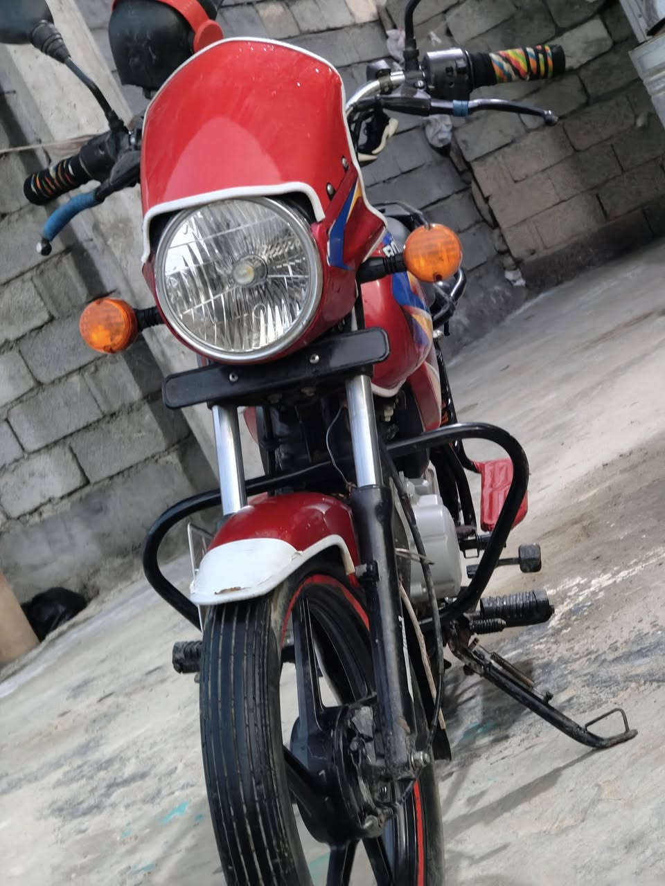 سلام عليكم
دراجه بوكسر موديل 21 مرقمة كاملة السعر مليون وست ميه وخمسين  وبيها مجال)المكان ديالى بعقوبة ***********
