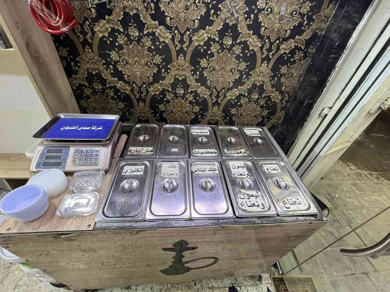 السلام عليكم 
يوجد رفوف مستعمله للبيع استخدام قليل العدد 9 يحتوي الرف الواحد على ثلاثة أو أربعة خانات 
و يوجد عارضة مقبلات او معسلات 
قياس (180x160)
ارتفاع 140cm
و يوجد ميز مكتبي
قياس (100x50)
ارتفاع 100cm
السعر 600 الف (بي مجال) قابل للتفاوض 
* ملاحظة : السعر شامل الرفوف مع العراضة مع الميز 
الاستفسار  خاص أو الاتصال 
رقم الهاتف : ***********
