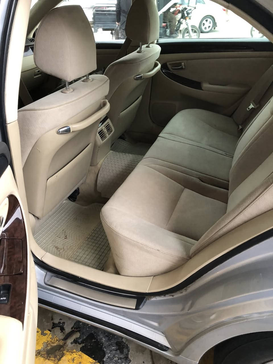 شاهینە ٢٠٠٧ بڕاوە بەحری
مەکینە بچوکی گێڕگەورە ١٨٠ 
ناوزەرد بەسمە رەساسی 
سارد گەرم بەستراوە جام هەڵگیراوە بێدرزو تەقیوی
کونی گەرمی گیراوە چرکەی نیە 
سەقفی شوشەی داژبولی زۆر جوان 
کامل حەمامی مەکینە سندوق بەرگی دەرگاکان 
سەیارەی ماڵە بەس تایەی زەعیفە 
لە سەیدسادقە 
0750 129 21 52
