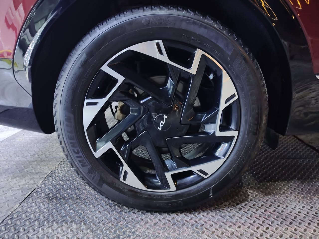 السلام عليكم 
كيا سبورتاج 2023، إس إكس برستيج 
موصفات بصمه و تشغيل عن بعد و كامرات 360 درجه و جنطه كهرباء تدفى تبريد كشنات و كشن كهرباء. ورادار امامي و جانبي 
ماشيه 42.000mi 
حادثها موضح بالصور  (بدون رقم ). 
السعر (217$). 
مكان السياره بغداد. 
***********
***********
